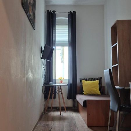 Hostel Tulip - Pokoj Nr 8 Ze Wspolna Lazienka I Kuchnia Szczecin Exteriör bild
